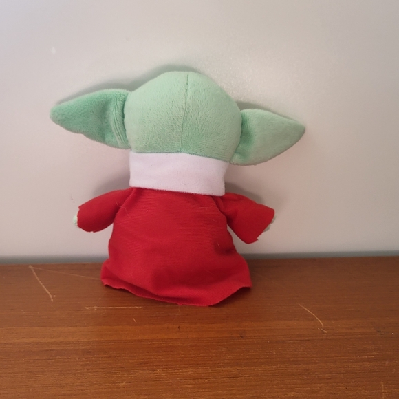 Star Wars Mandalorian GROGU Baby Yoda Plush Red Outfit No Candy Galerie - Picture 3 of 5